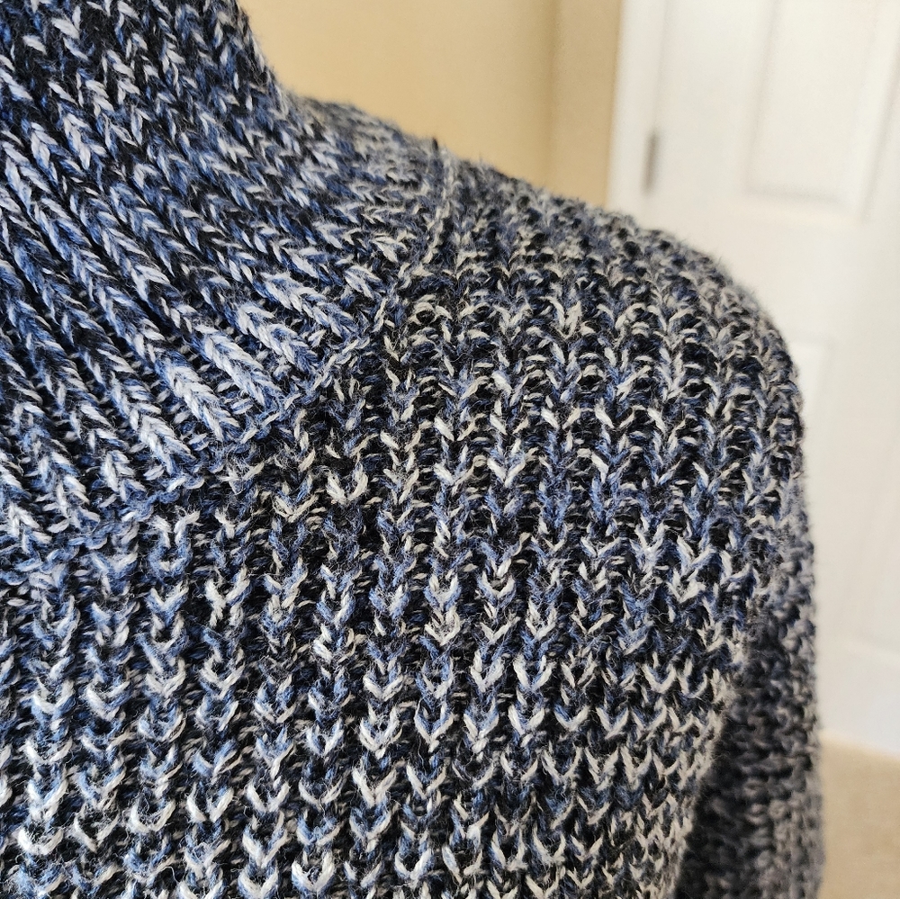 Sweater - Picture 10 of 11